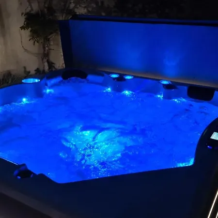 Gites De 2 A 11 Personnes Au Domaine D'Usson Echebrune Extérieur photo