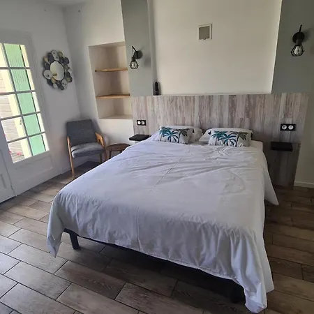 Gites De 2 A 11 Personnes Au Domaine D'Usson Echebrune Extérieur photo