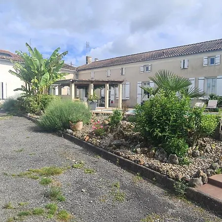 Gites De 2 A 11 Personnes Au Domaine D'Usson Echebrune Extérieur photo